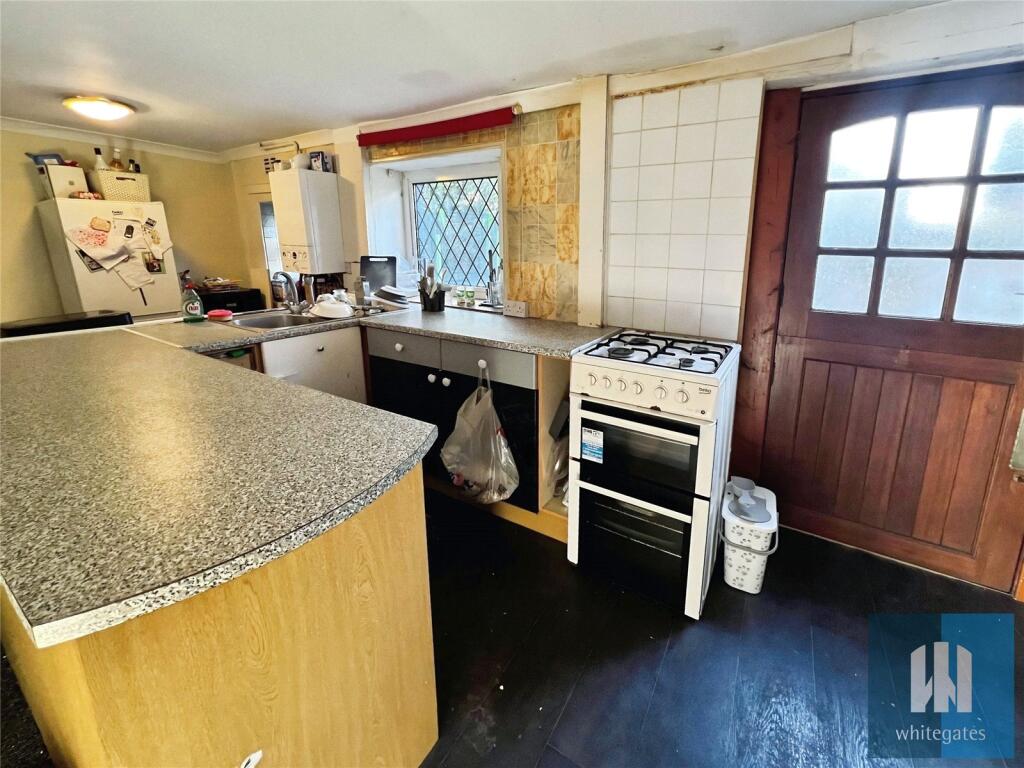Leeds Road, Huddersfield, HD2 photo 3