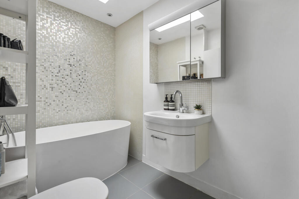 Apartment in London - More