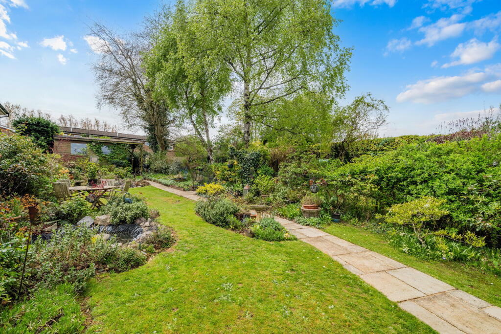 Crescent Road, Bletchingley, Redhill, RH1 4RB photo 3