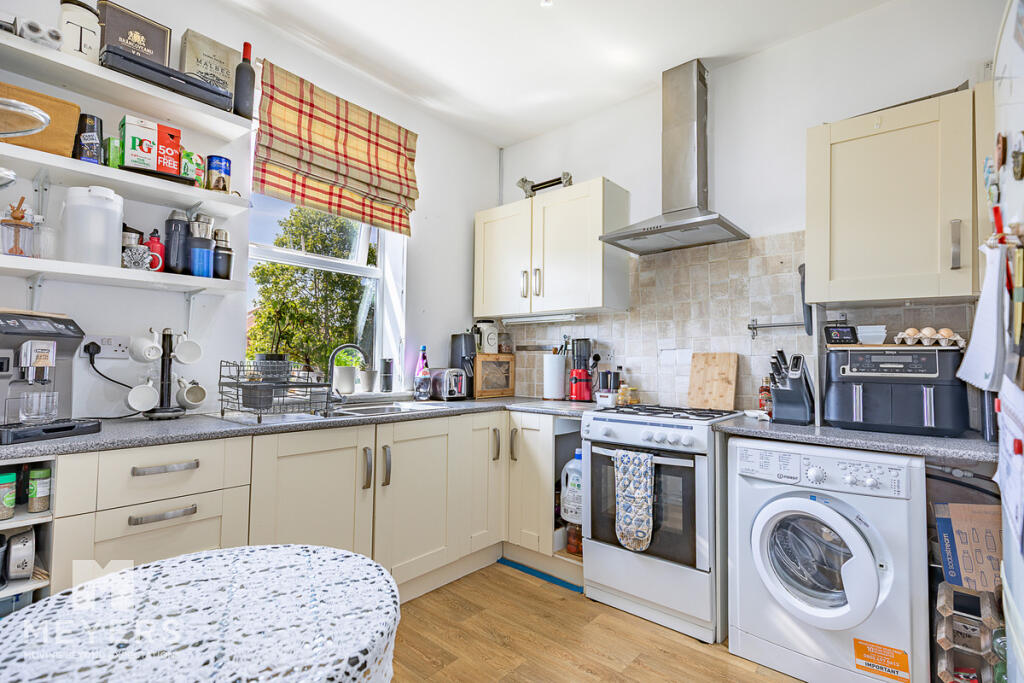 Apartment in Bournemouth, Charminster - View 5