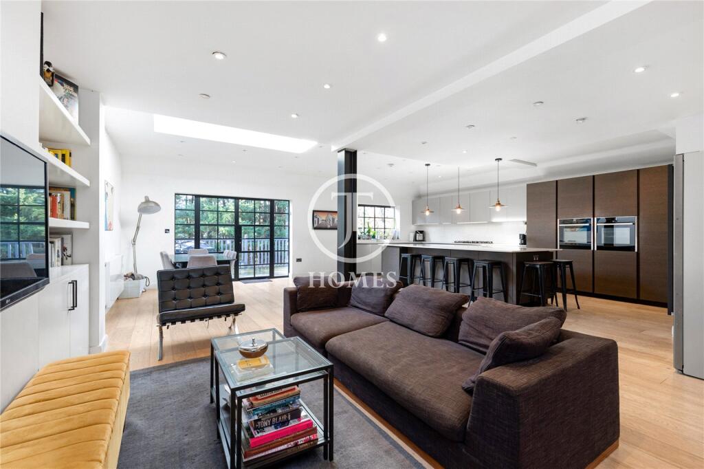 Main image of property: Southbourne Crescent, London, NW4
