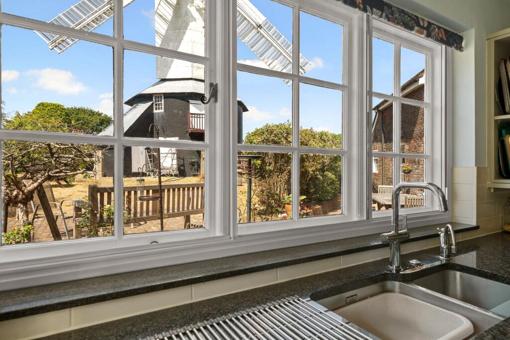 Windmill Hill, Hailsham, BN27 photo 5