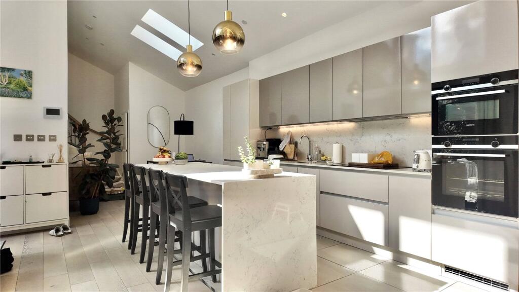 3-bed terraced on Munster Road, Fulham, London, SW6, £1,570,000