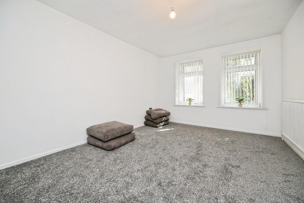 Apartment in Dudley, Springs Mire - View 3