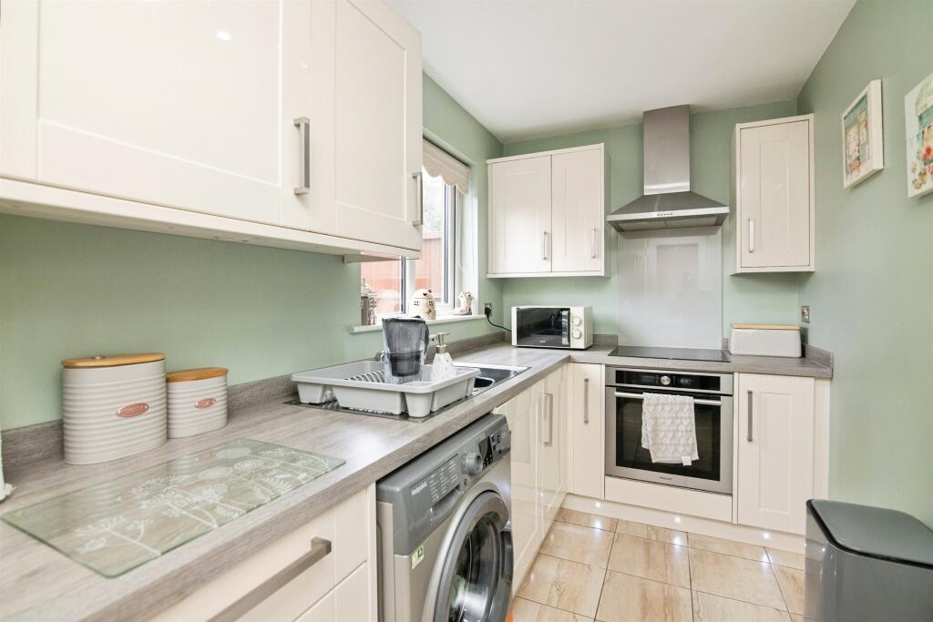Nith Place, Dudley photo 3