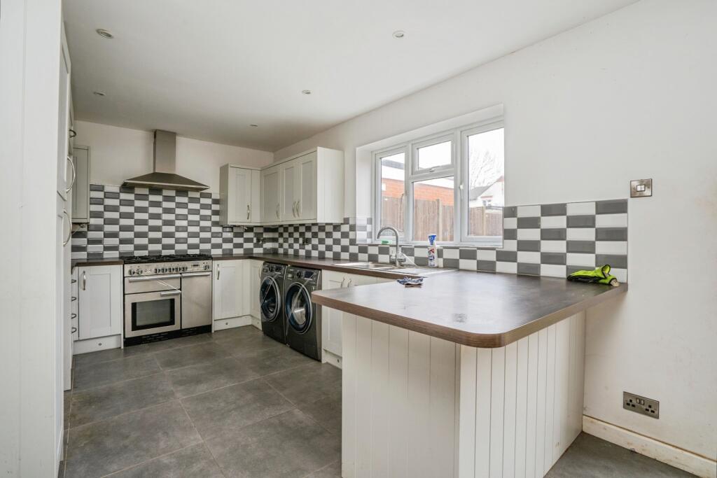 10, Sixth Avenue, Portsmouth, Hampshire, PO6 photo 4