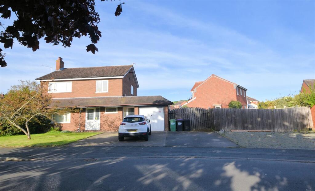 4-bed detached on Castle Close, Tenbury Wells, £385,000