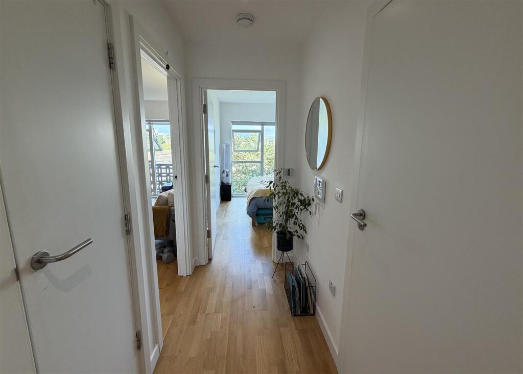 Apartment in Southall - View 5
