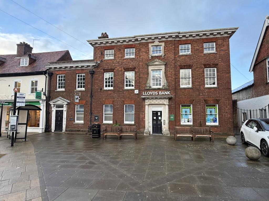 Main image of property: 5 The Square, Petersfield, GU32 3HL