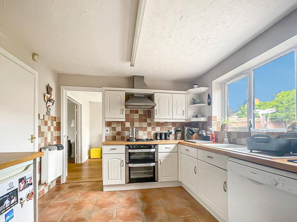 House in Gloucester - View 4