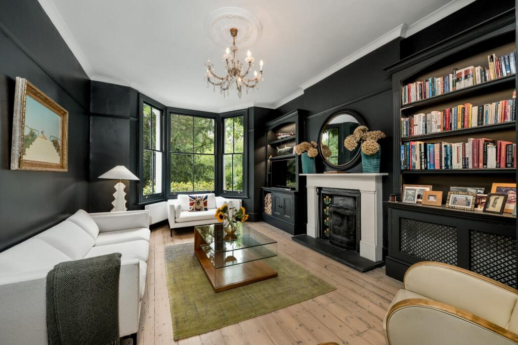 House in Kingston upon Thames - More