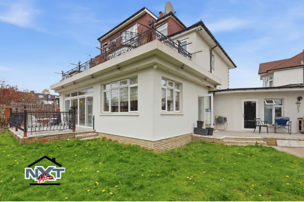 Laburnum Gardens, London, N21 photo 2