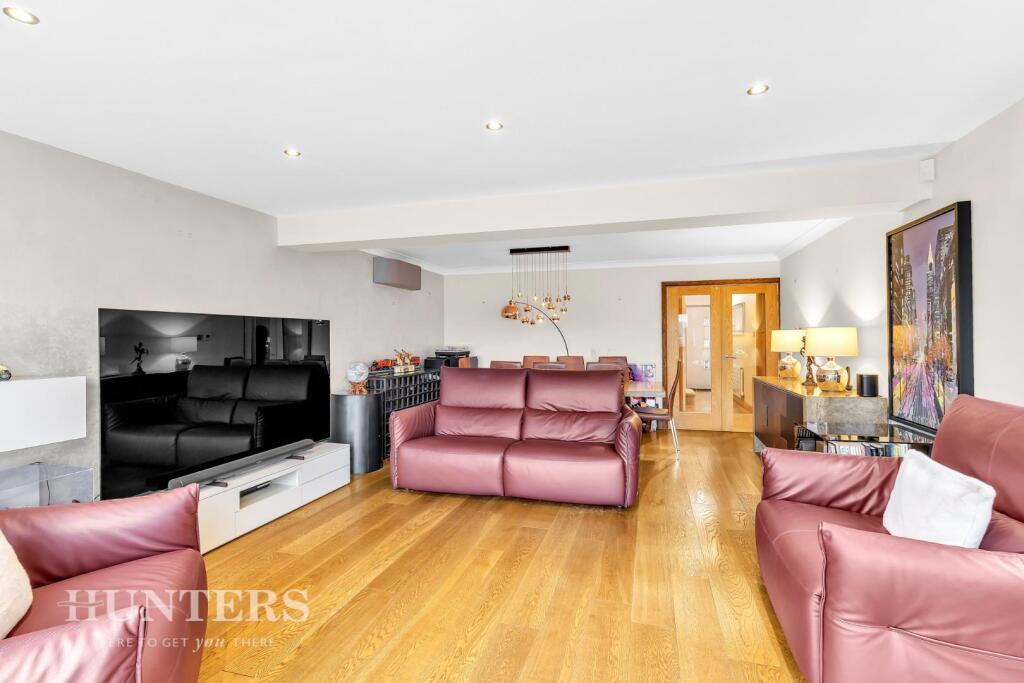 Brookhill Close, Diggle, Saddleworth, Oldham photo 4