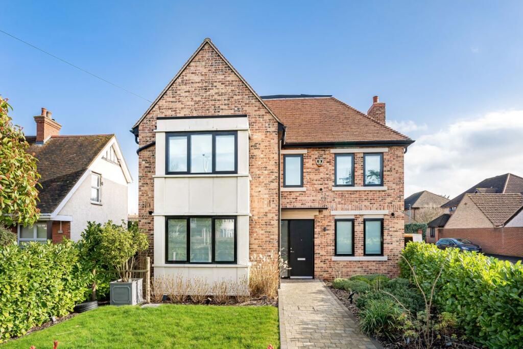 Main image of property: 137 Kimbolton Road, Bedford, Bedfordshire, MK41 8DT