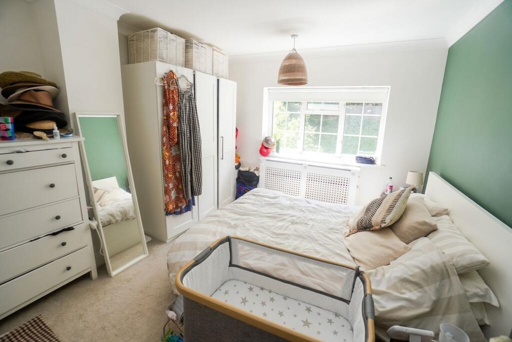 House in High Wycombe, Sands - More