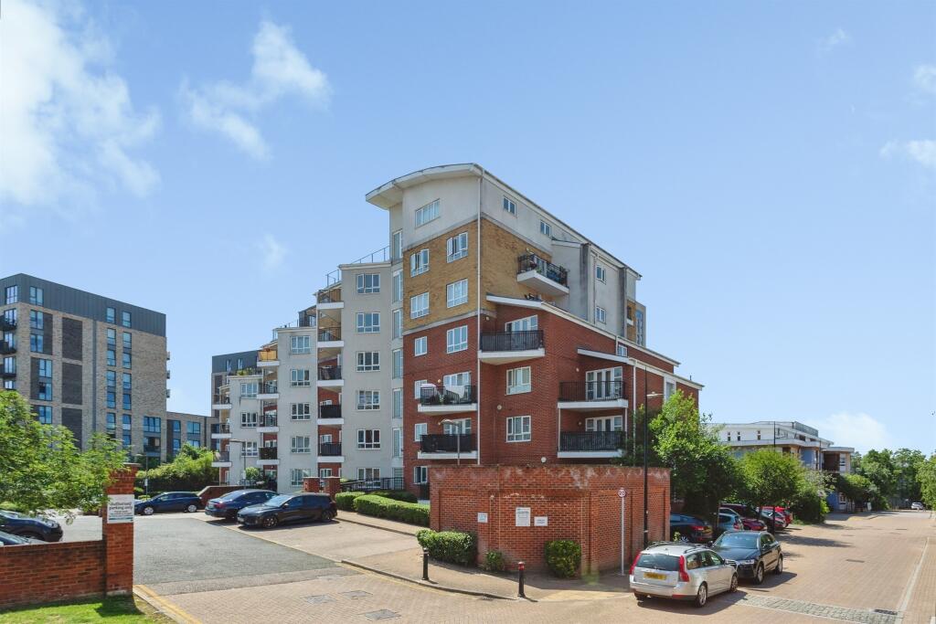 Main image of property: The Gateway, Watford