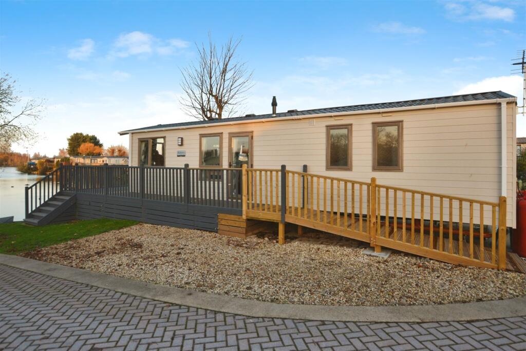 Main image of property: 7 Lakes Country Park, Ealand, Scunthorpe