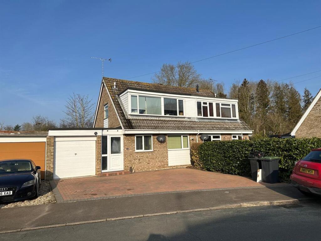 3-bed semi-detached on Ash Road, Onehouse, Stowmarket, £265,000