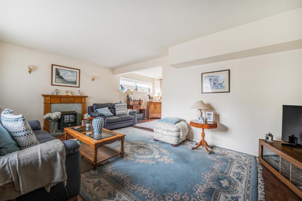 House in Finchampstead - More