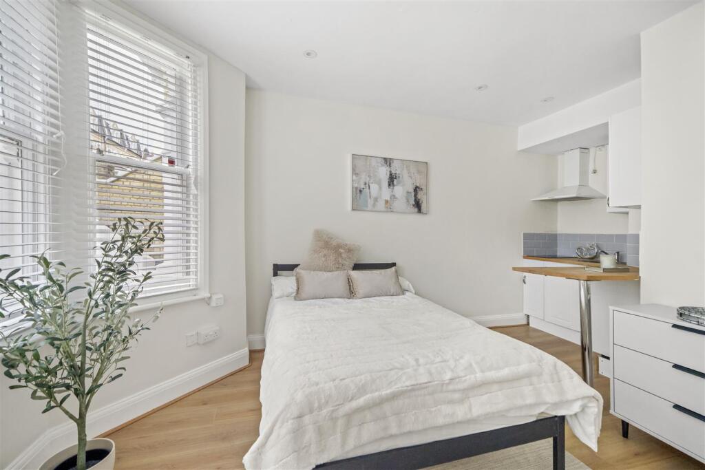 Studio flat for rent