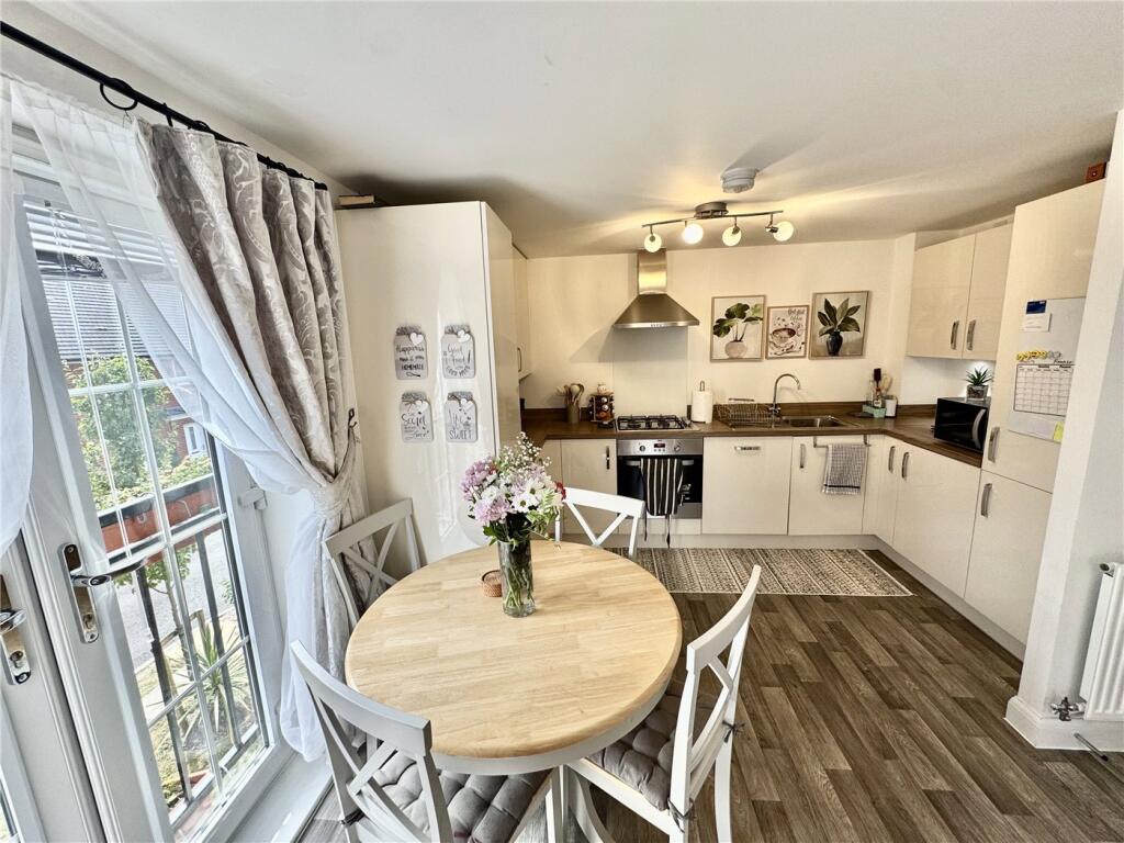 Tabitha Close, Poole, BH15 photo 3