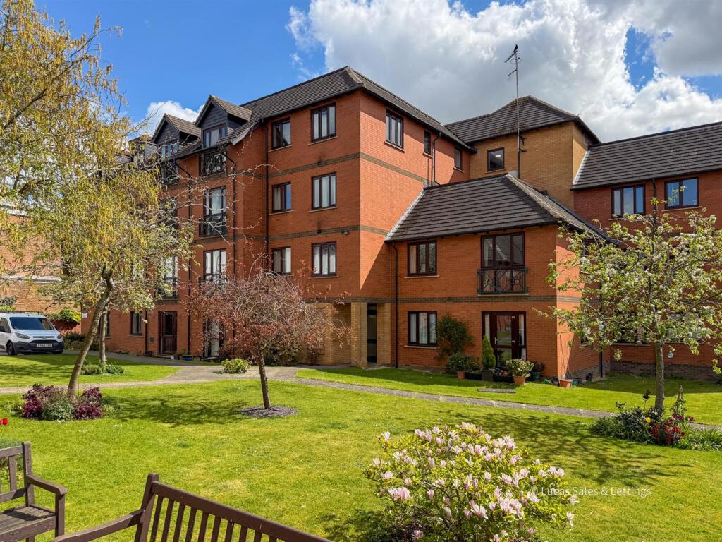Main image of property: Oaktree Court, Kettering