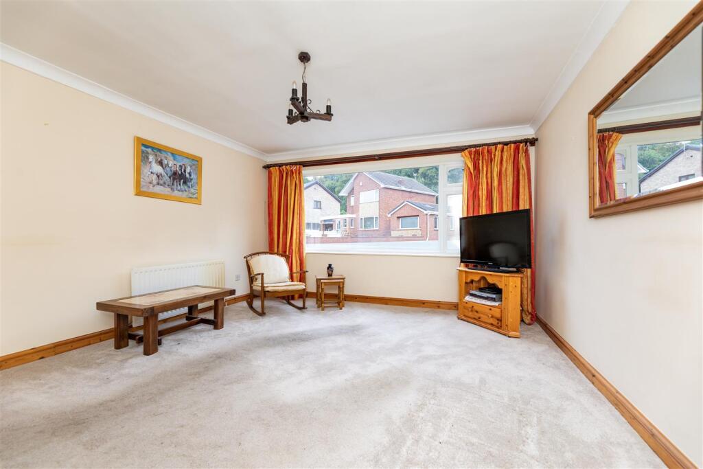 House in Sheffield, Ecclesfield - More