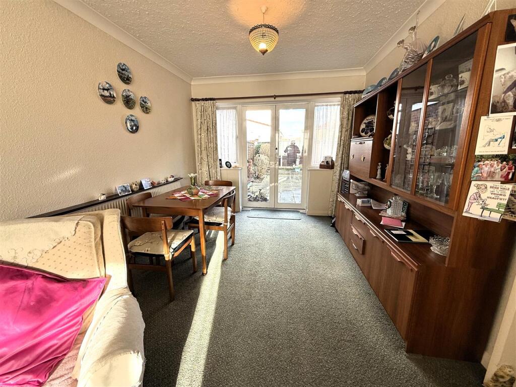 Benedict Drive, Bedfont photo 3