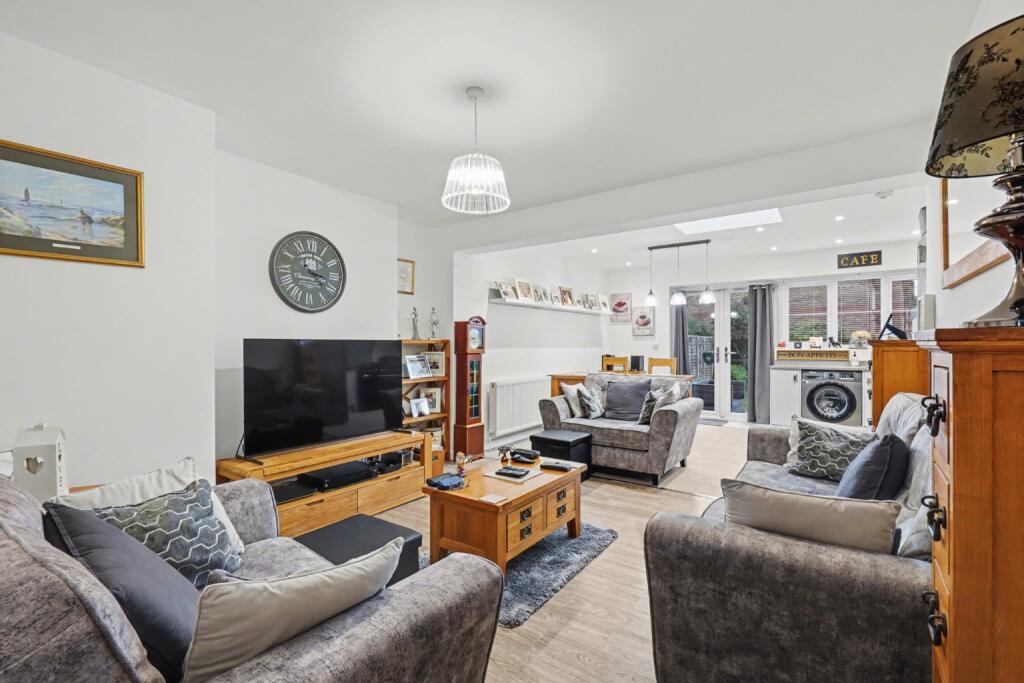 Bourne Grove, Sittingbourne, Kent, ME10 1SZ photo 4