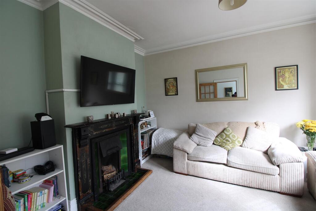 House in Cowes, Isle of Wight - More