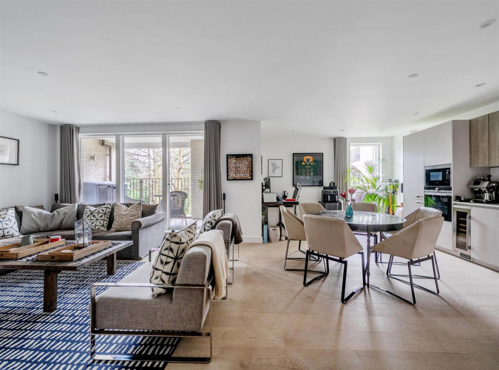 Apartment in London - View 2