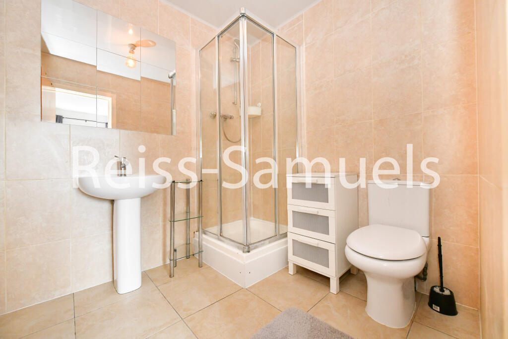 6 bedroom town house for rent