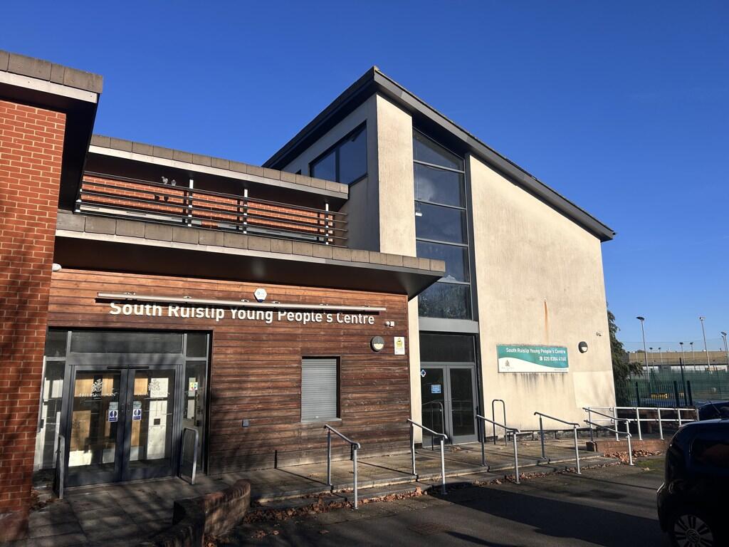 Main image of property: 543 Victoria Road, South Ruislip, HA4 0JE