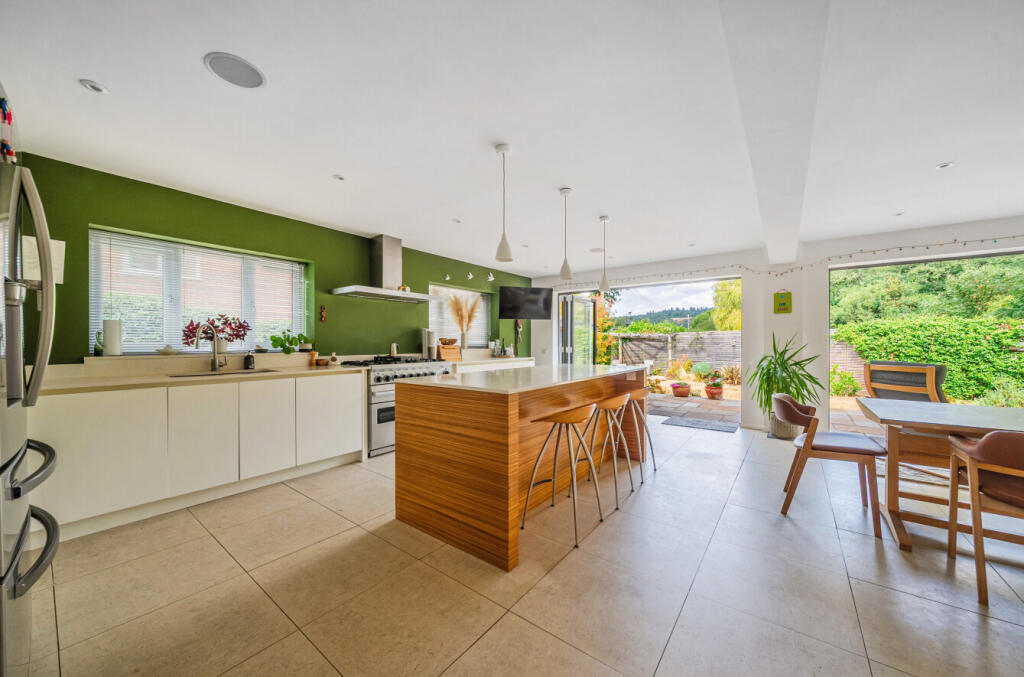 House in Guildford, Shalford - View 5