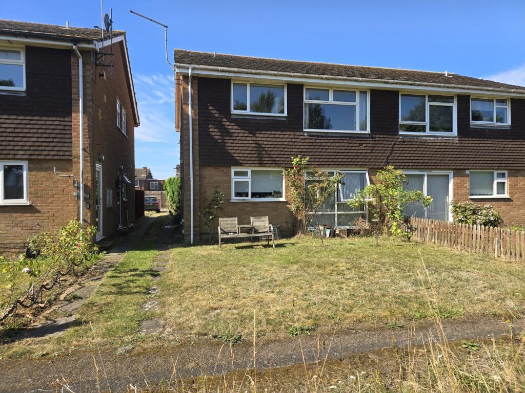 2-bed flat on Birkdale Close, Links View, NN2 7PD, £140,000