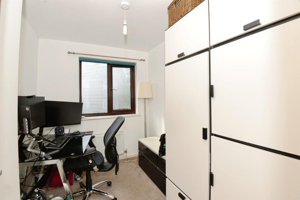 Apartment in Hemel Hempstead - View 5