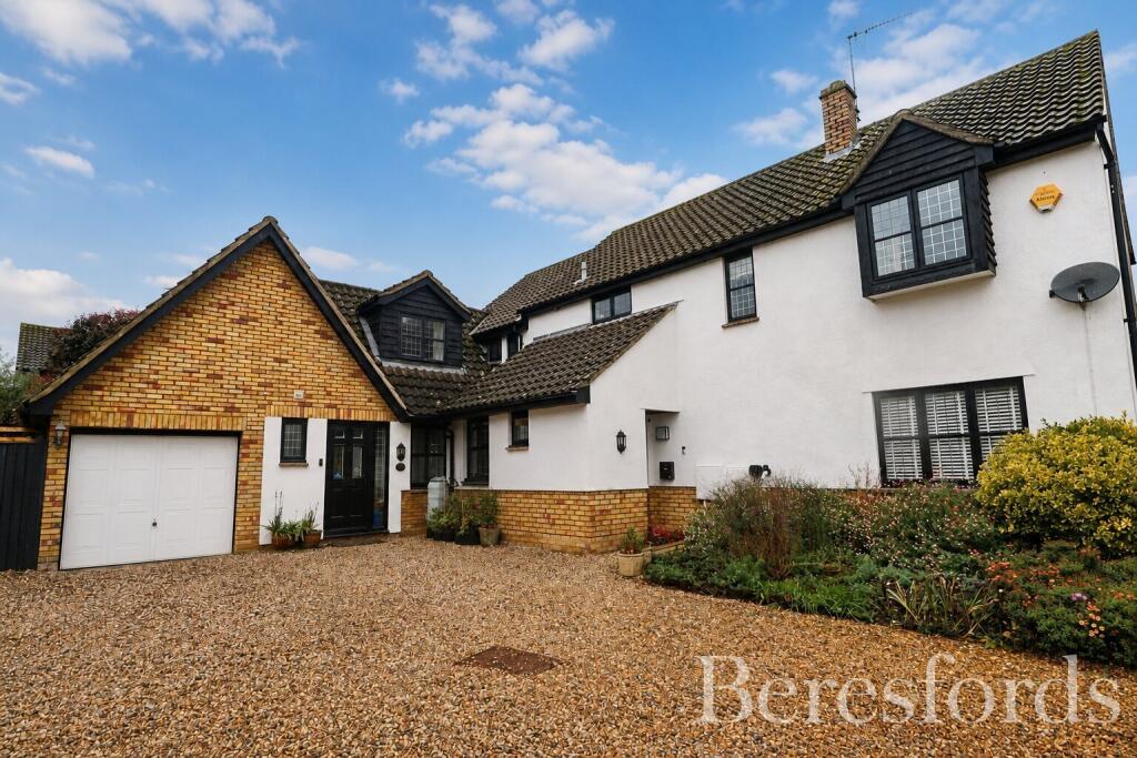 6 Bedroom Detached in CM8 1HJ