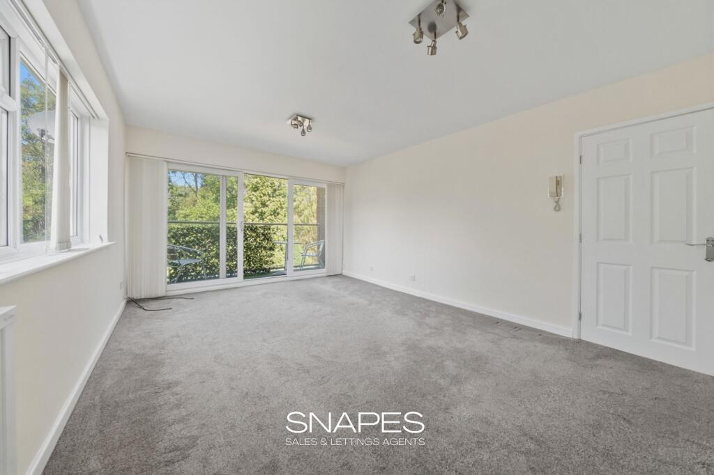 Dairyground Road, Bramhall, SK7 photo 4