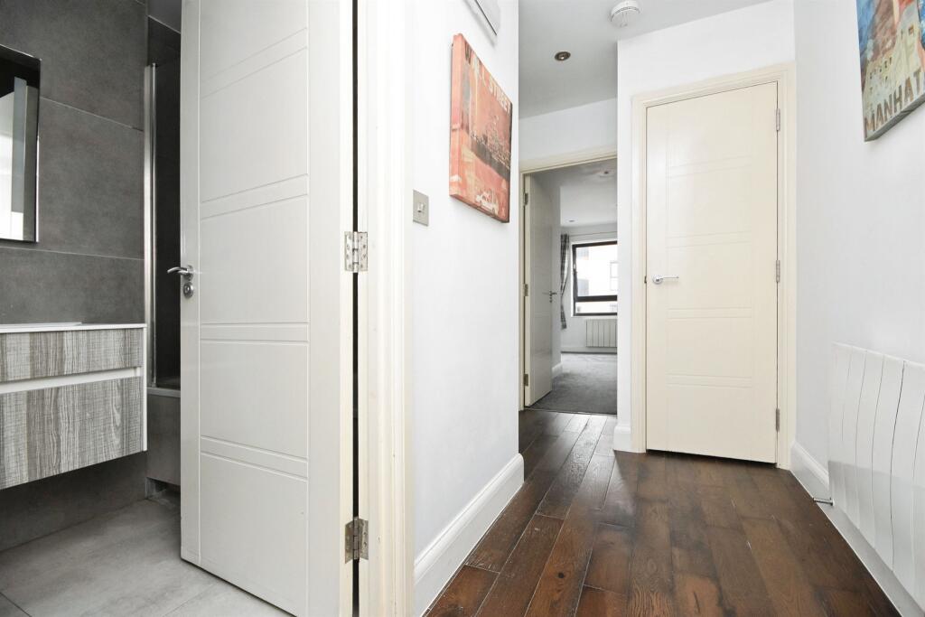 Apartment in Brentwood, Warley - View 5