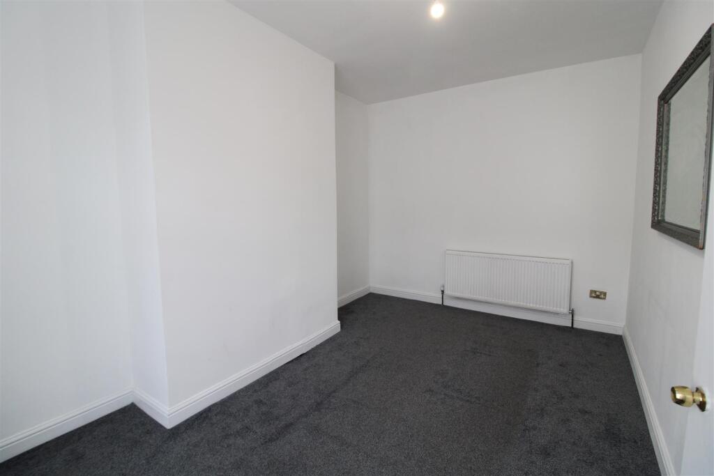 House in Kirklees, Stile Common, Primrose Hill - View 3
