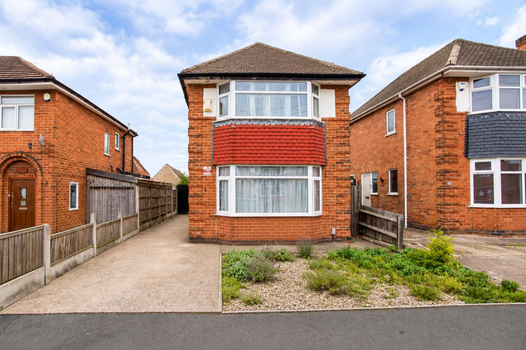 2-bed detached on Radcliffe Drive, Derby, £230,000