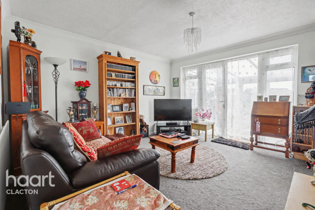 Oakwood Close, Frinton-On-Sea photo 3
