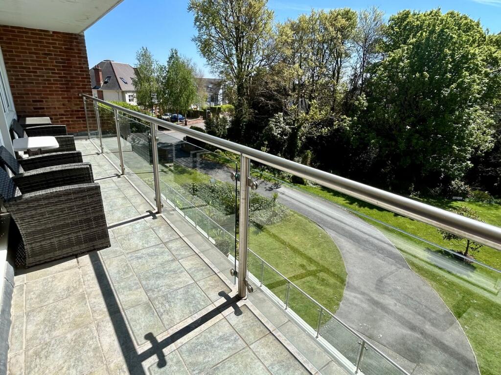 Sandbourne Road, ALUM CHINE, BH4 photo 2