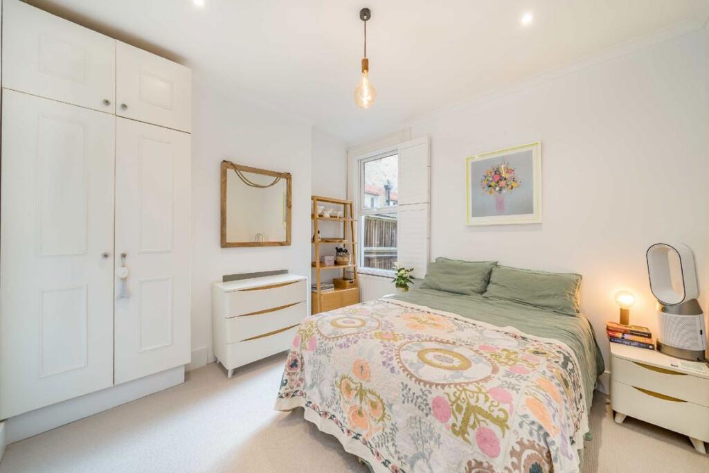 Apartment in London - View 5