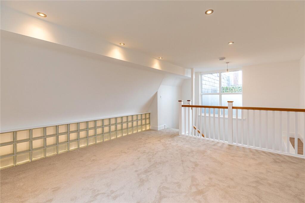 Apartment in Newbury, West Berkshire - View 5