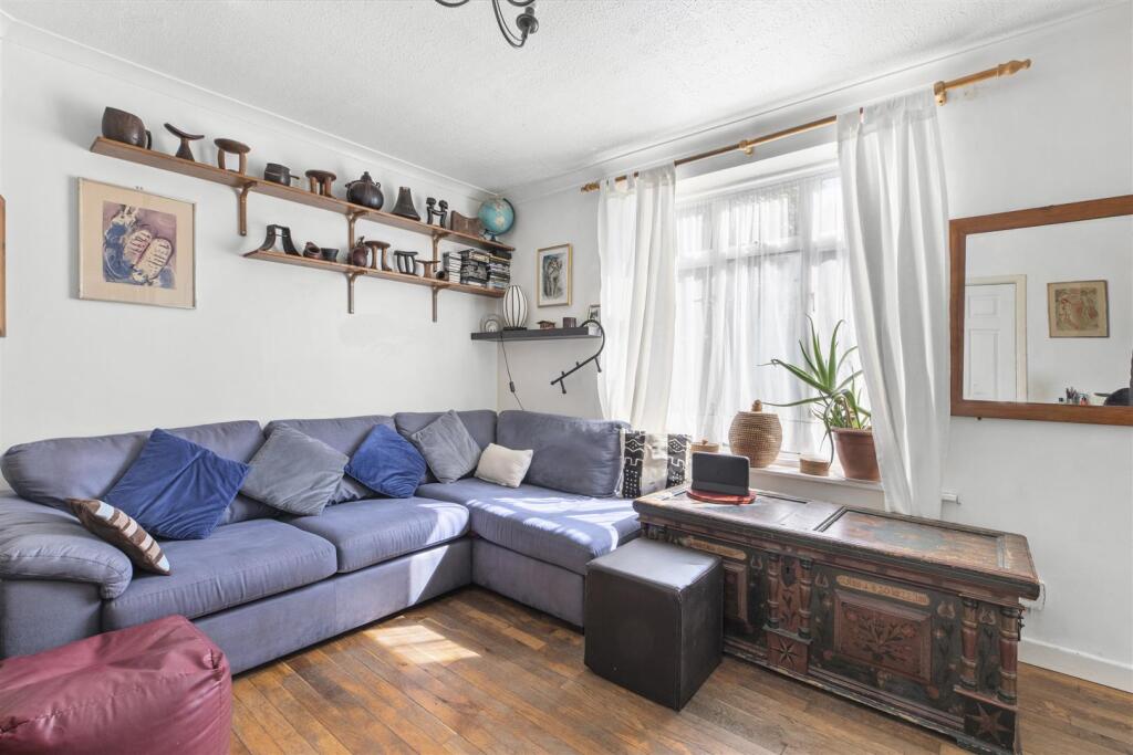 House in Hemel Hempstead, High Wycombe Community Board - View 4