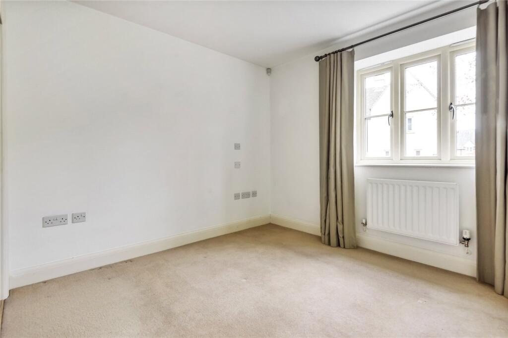 Cross Close, Cirencester, Gloucestershire, GL7 photo 4