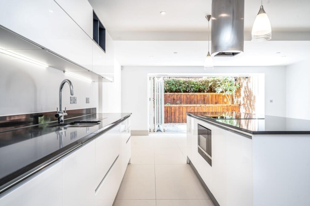 House in Kingston upon Thames - View 4