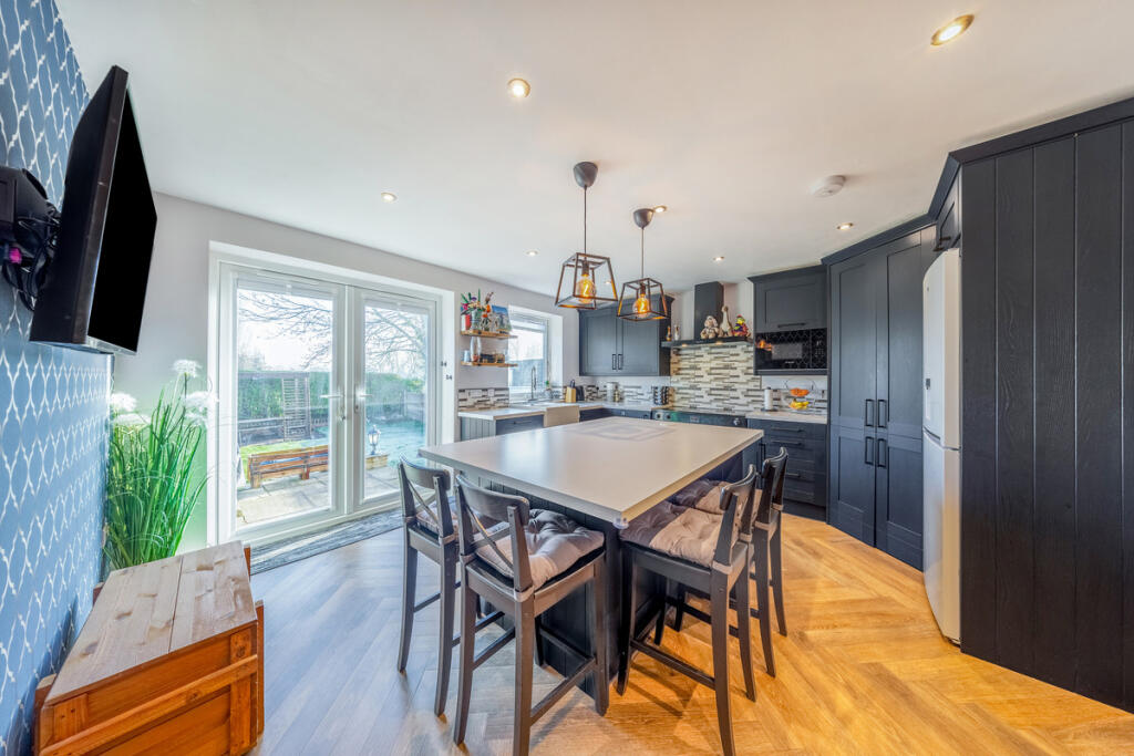 House in Three Mile Cross, Shinfield - View 3