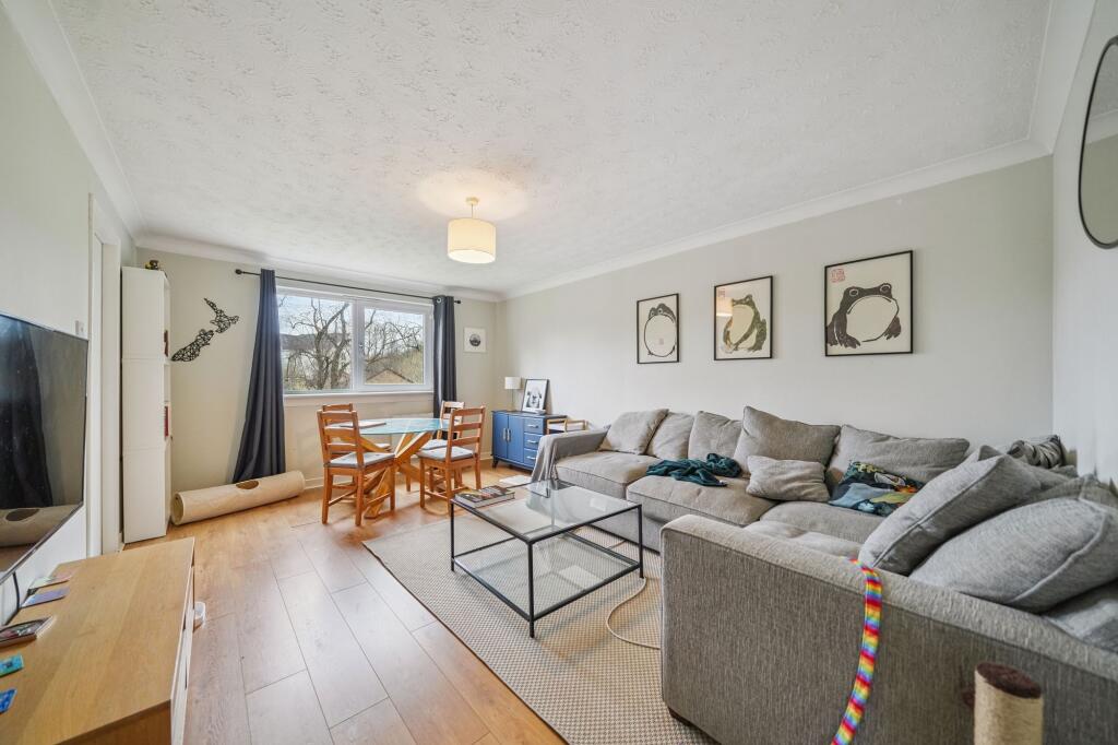 Apartment in Glasgow, The Valley, Kelvinside - View 2